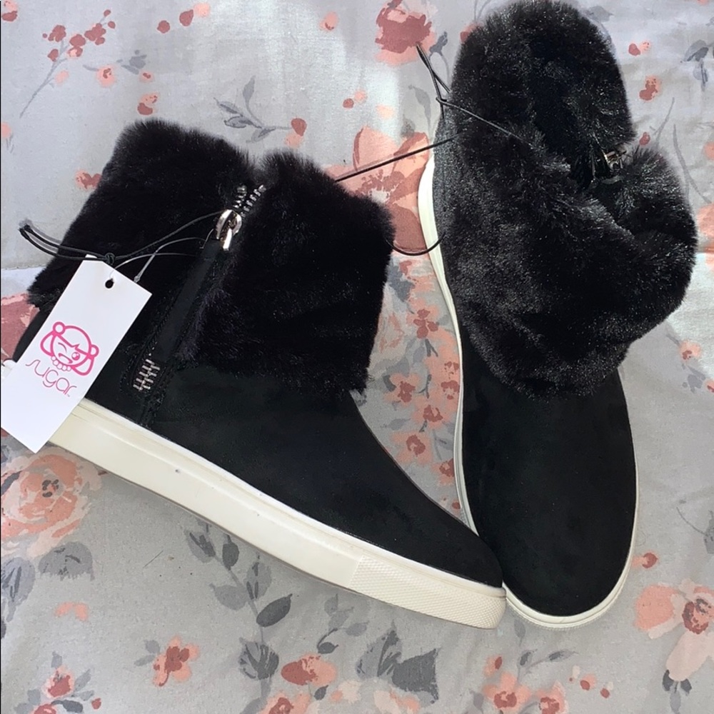 Black Fuzzy Boots